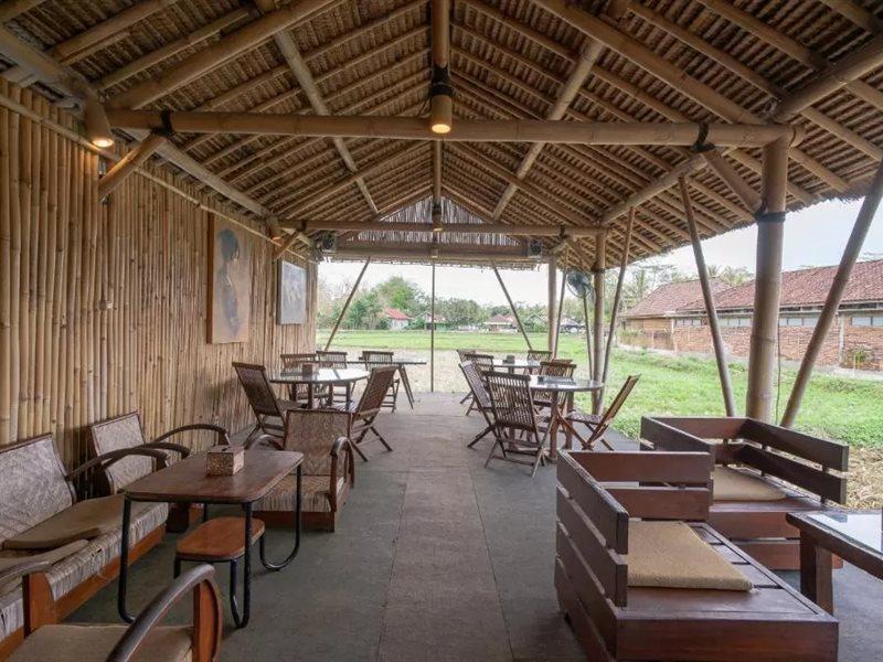 Oyo 2380 Alea Guesthouse Muntilan Exterior photo