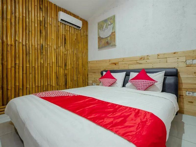 Oyo 2380 Alea Guesthouse Muntilan Exterior photo