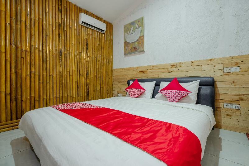 Oyo 2380 Alea Guesthouse Muntilan Exterior photo
