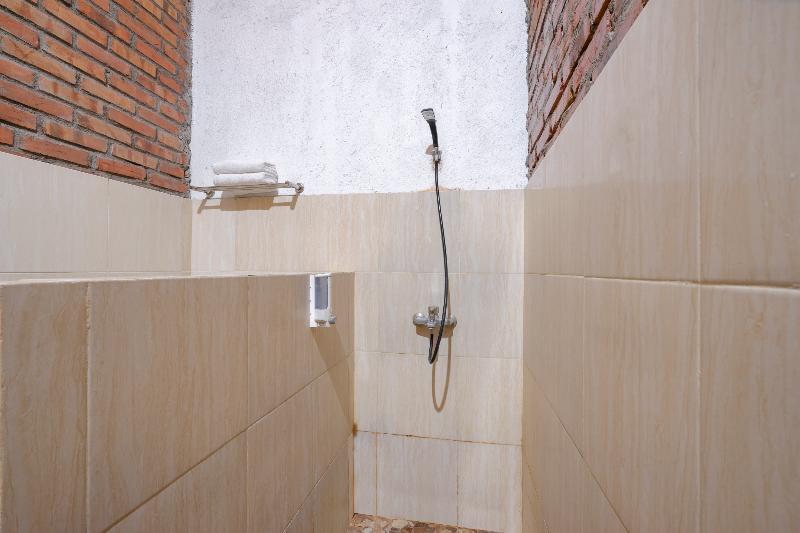 Oyo 2380 Alea Guesthouse Muntilan Exterior photo