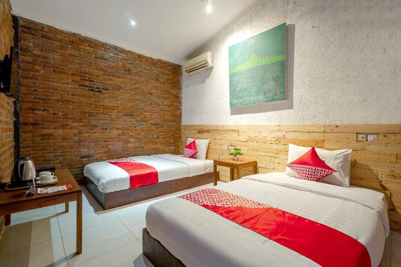 Oyo 2380 Alea Guesthouse Muntilan Exterior photo